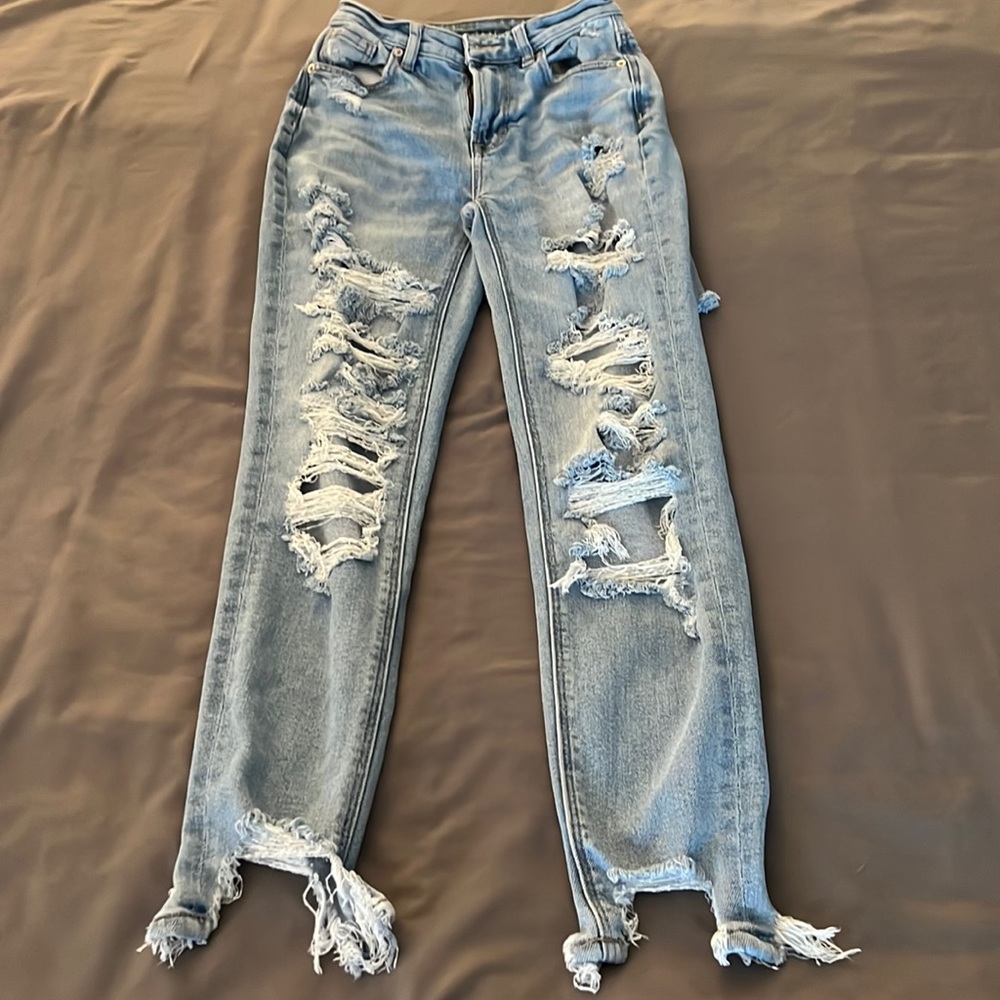 AE Distressed Mom Jean 000